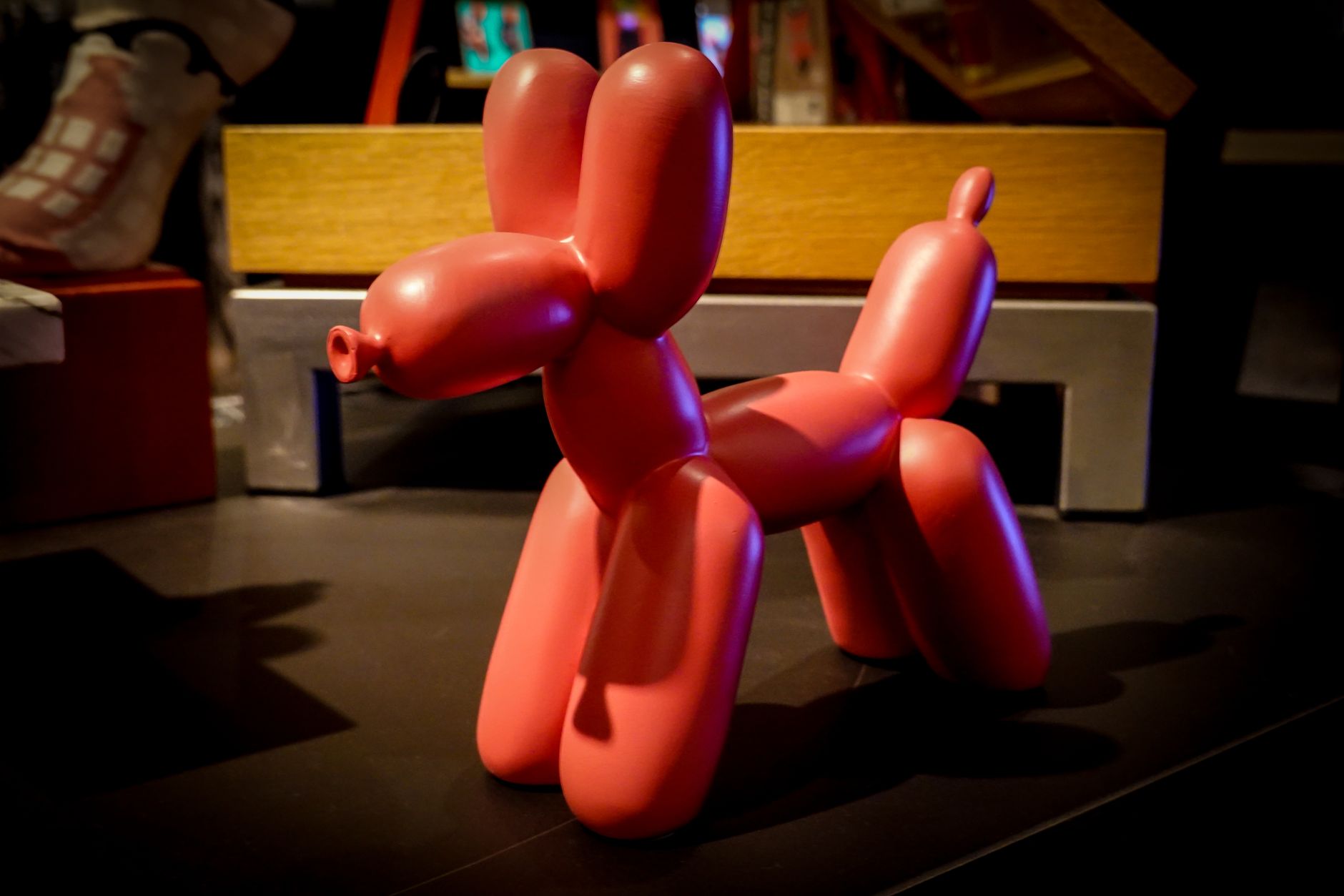 Objet déco décalé offert pour surprendre un partenaire difficile à combler à la Saint-Valentin.