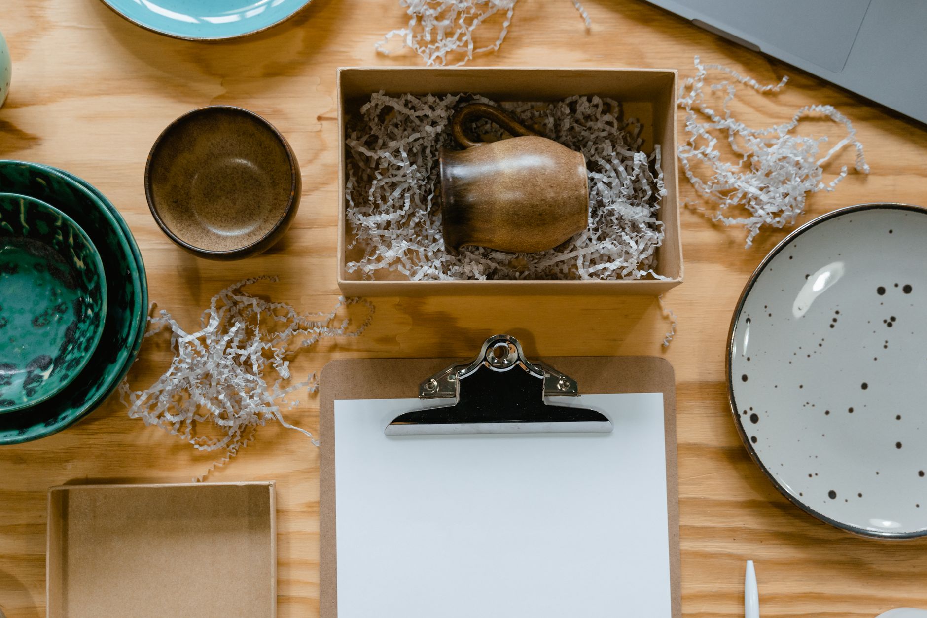Assortiment de eco-friendly gifts quebec en bois fait main, ustensiles de cuisine d'artisans locaux
